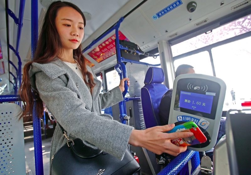 Alipay в Китае внедрит оплату проезда с помощью QR-кода еще в 50 городах